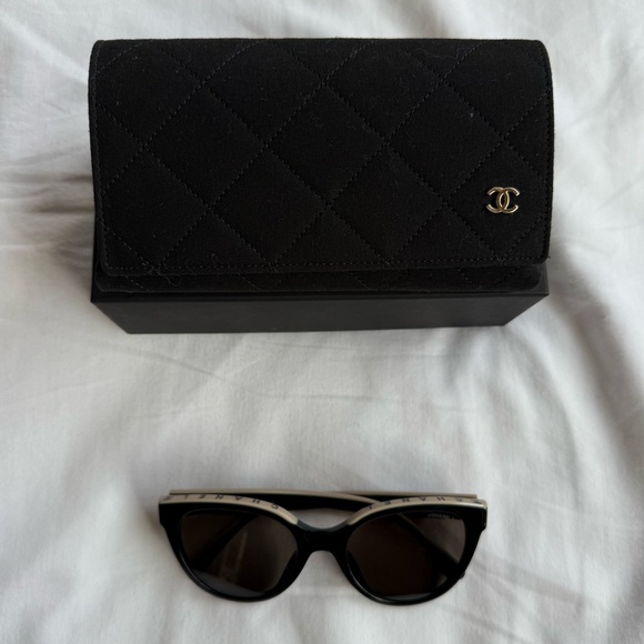 Chanel Ch5414-A C534/3 Brow Logo Sunglasses - Picture 4 of 8
